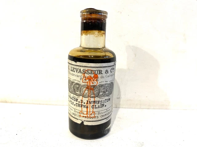 PETIT FLACON ANCIEN laqué Noir et finement peint et incrusté de Nacre