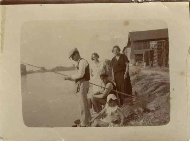 Photo Ancienne - Vintage Snapshot - Pêche À La Ligne Pêcheur Famille - Fishing