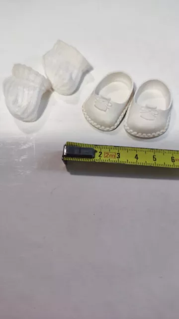 1 paio di scarpe (suola 4 cm ca.) , per bambole Furga, Sebino o altre, Vintage