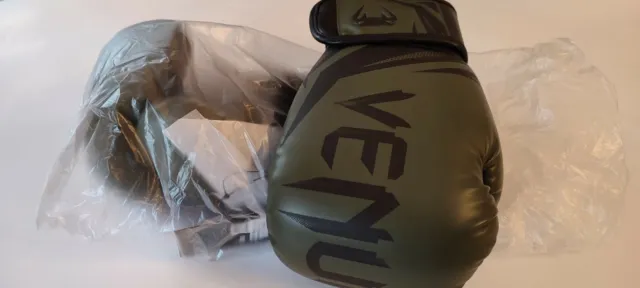Venum  Contender  2.0 Boxing Gloves simulated leather, injected foam 16oz