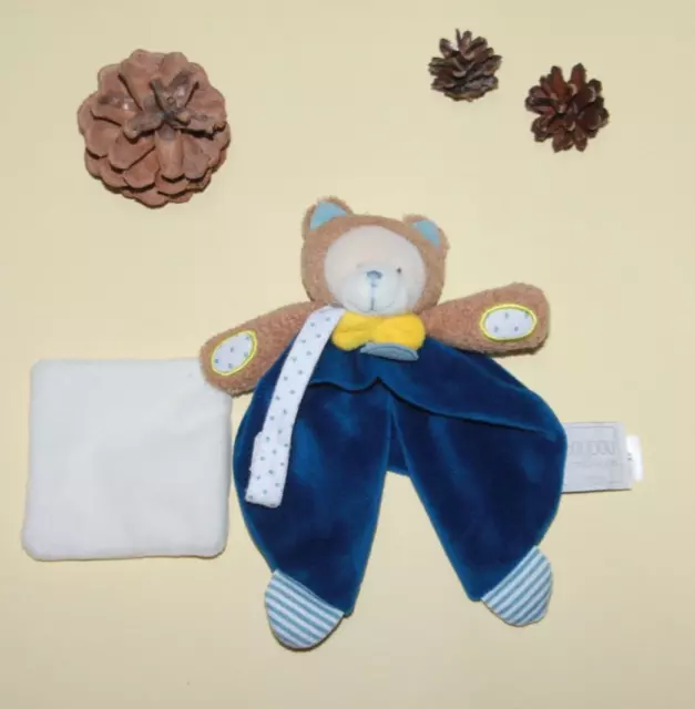 Doudou et Compagnie OURS LES PTITOUS PLAT BLEU MOUCHOIR BLANC  ATTACHE  neuf