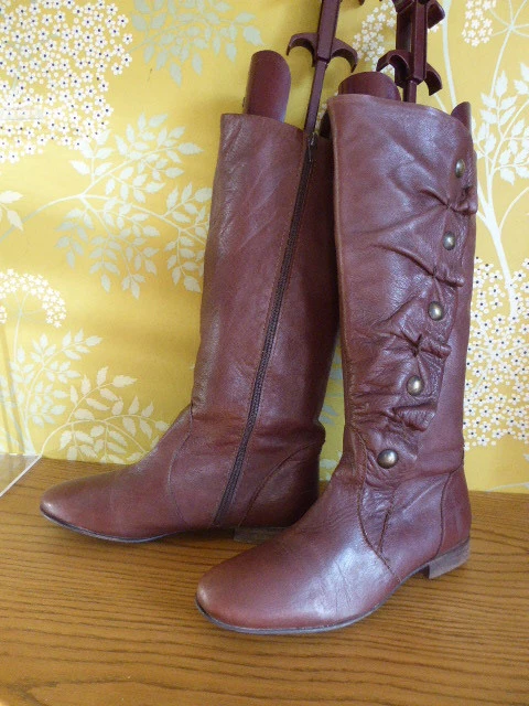 SAN MARINA bottes plates à boutons cuir souple marron T 39 très bon état