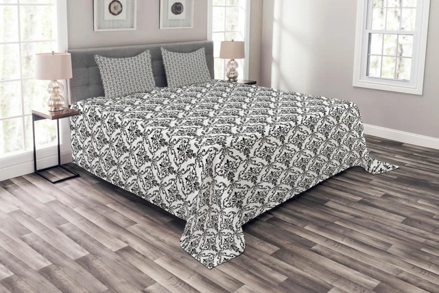 Damask Quilted Bedspread & Pillow Shams Set, Ornate Style Foliage Print