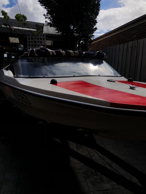 Speed boat