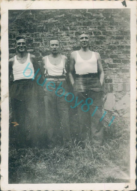 WW2 BRITISH PRISONERS Of War POW's men wearing Vests Stalag 21 poznan ...