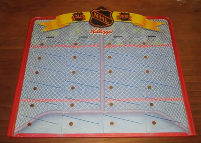 1992 Kellogg's Hockey Mini NHL 24 Team Pennants with Display