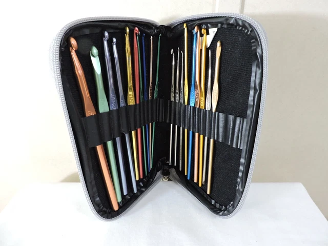 Lot of Vintage Crochet Hooks Susan Bates, Boye, and Unmarked With Blue Case Lot of Vintage Crochet Hooks Susan Bates, Boye, and Unmarked With Blue Case