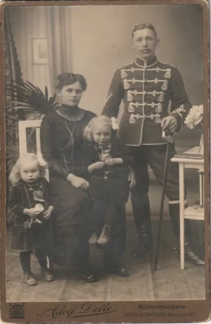 Husaren Offizier mit Familie CDV Hofphotograph Sondershausen 16,5cm x 11cm Foto