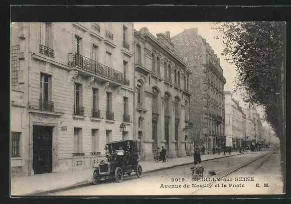 CPA Neuilly-sur-Seine, Avenue de Neuilly et la Poste, vue de la rue avec Post