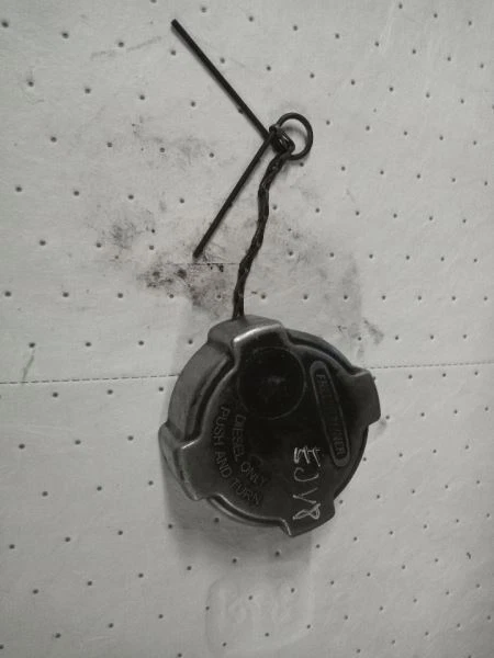Freightliner Fuel Cap. 03-37017-000   9493599