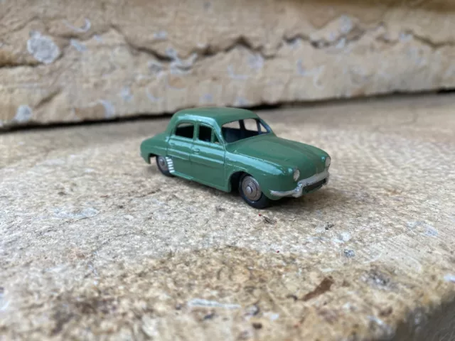 DINKY TOYS FRANCE RENAULT DAUPHINE, ref : 24 E, vintage, complète. TBE