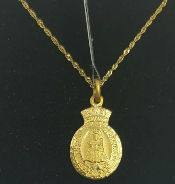 Pendentif Et Chaîne Or 18k 750 Mls . Médaille Vierge Du Covadonga. 20,8 MM