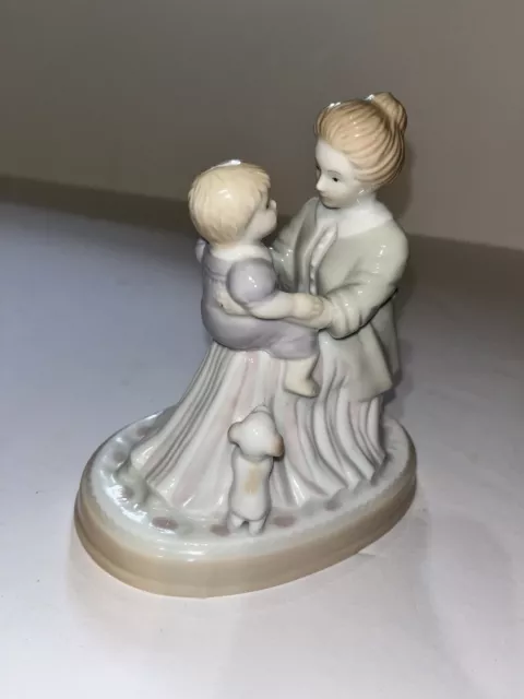 Vintage A Mothers Love AVON 1995 Handcrafted Porcelain Figurine Child Mother