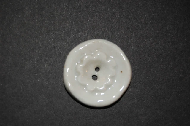Magnifique Ancien Bouton De Collection En Ceramique Blanc Diametre 3Cm-Corolle
