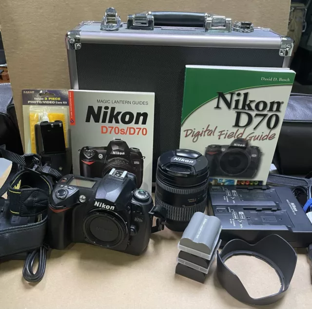 Nikon D70S 6.1MP Digital SLR Camera -Nikkor lens 24-88mm f2.8-4D, MINT CONDITION