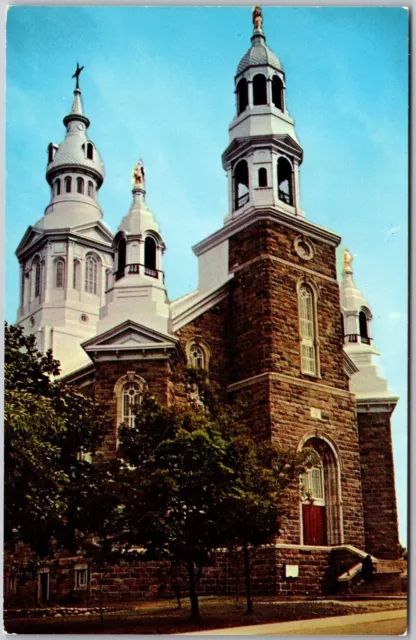 Postcard: Trois-Pistoles, Quebec - Parish Church and Local Scenes A222