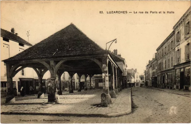 CPA Luzarches La rue de Paris et la Halle FRANCE (1330181)