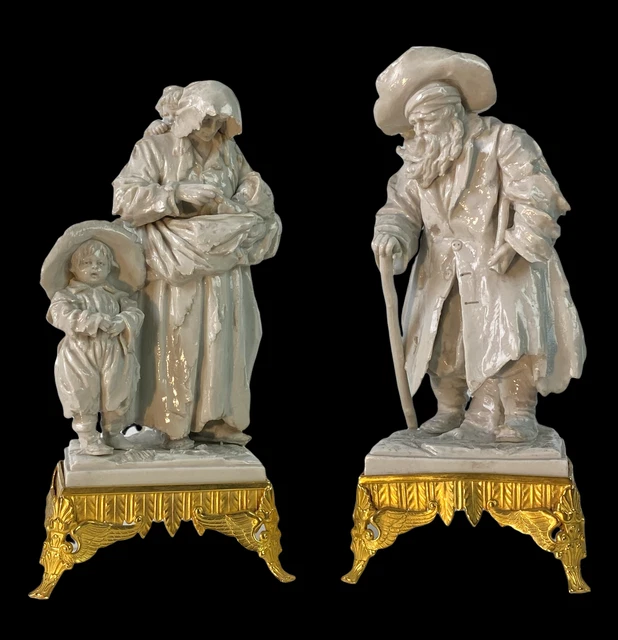 PAIRE DE PERSONNAGES XIXe EN PORCELAINE DE SEVRES AVEC MONTURE EN BRONZE DORÉ