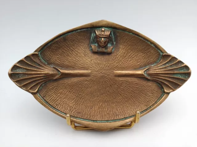 Art Nouveau vide poche néo-égyptien en bronze signature à identifier ?