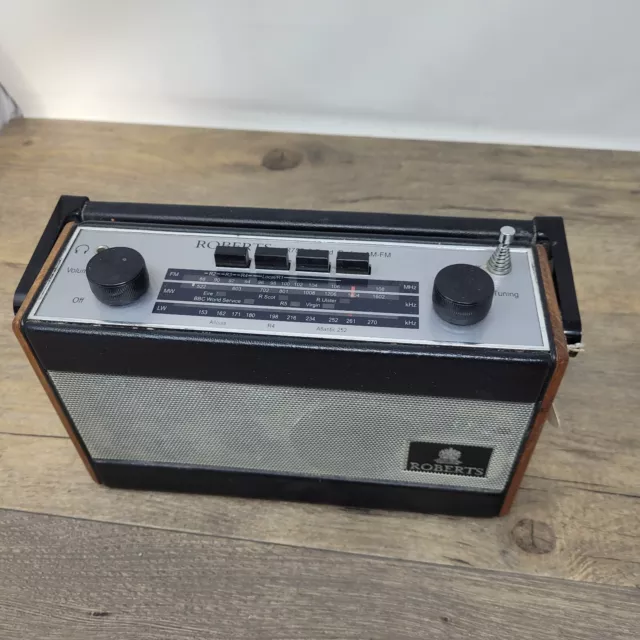 ROBERTS R757 3 BAND RADIO AM-FM wooden no plug
