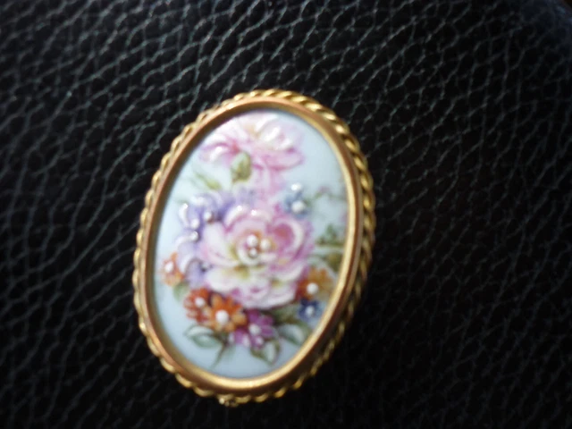 Broche Ancienne LIMOGES En Porcelaine - Bouquet De Fleurs Peint à La Main, Multicolore, Occasion Bon état