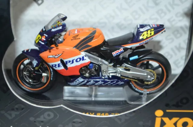 1:24 ixo V.Rossi 2002 World Champion Honda RC211V #46 Repsol Bike