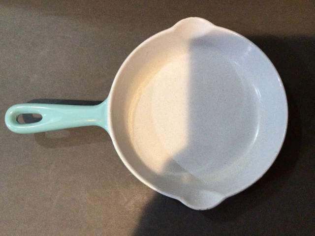 Vintage Le Creuset 7” Cast Iron Turquoise Enamel Fry Pan Skillet w/2 Pour Spouts Vintage Le Creuset 7” Cast Iron Turquoise Enamel Fry Pan Skillet w/2 Pour Spouts