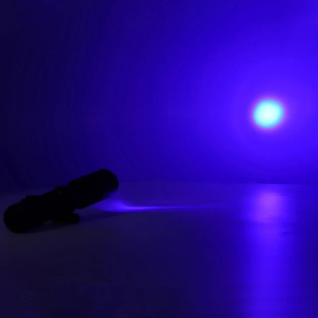 Lampe De Poche RGBW IPX5 Lampe De Poche RGBW IPX5 étanche 4 En 1 4
