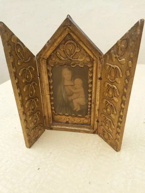 tryptique religieux en bois sculpté doré ,la vierge à l enfant