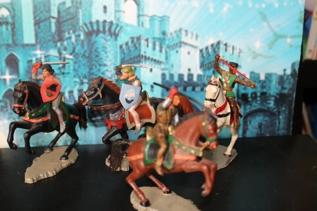 STARLUX. LOT DE CHEVALIER DU MOYEN AGE. ECHELLE 1/32