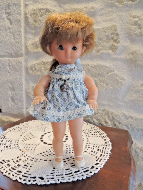 Poupée Bella articulée 28 cm Rosette en boite