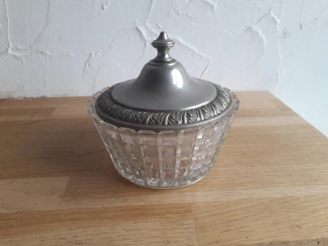 Bonbonnière cristal gravé motifs oiseaux + colombe sur couvercle - Arts de la table