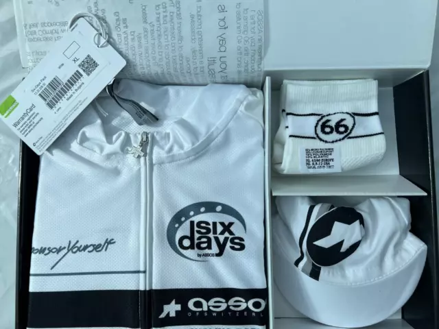 Assos Set Six Days Pack Trikot + Mütze + Socken Gr.XL, Weiß/Schwarz