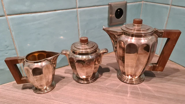 ROUX MARQUIAND POT A BISCUIT ET SON PLAR EN METAL ARGENTE DECOR DE