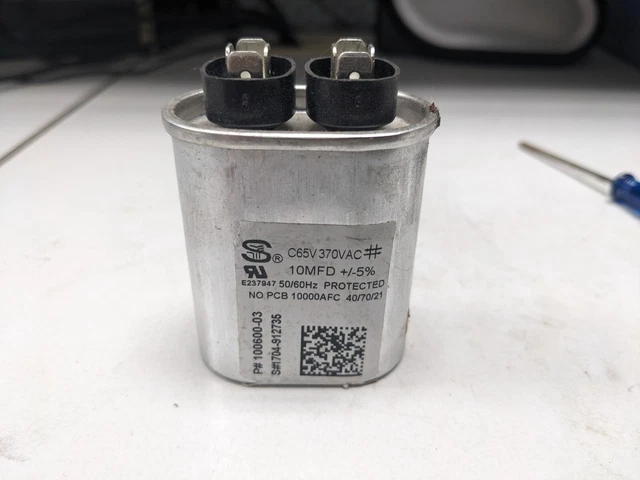 Packard 370 Volt Oval Run Capacitor 10 MFD
