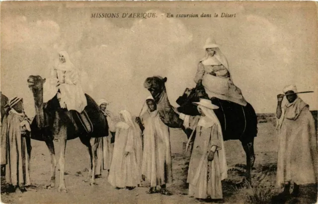 CPA AK En excursion dans le Désert ALGERIE (831902)