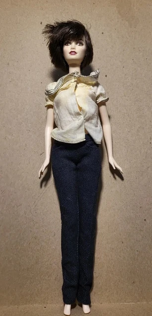 Twilight Saga Doll Alice Cullen Pink Label VGUC C253