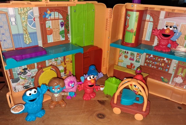 CBEEBIES FURCHESTER HOTEL Sesame Street Suitcase Playset 2 Figures cbeebies-furchester-hotel-sesame-street-suitcase-playset-2-figures