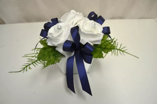 Tischdeko weiß blau Kunstblumen Rosen Blumen Gesteck Hochzeit Taufe Kommunion