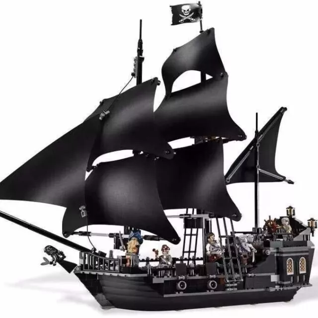 Pirates of the Caribbean Black Pearl Interchangeable Includes 6 figures