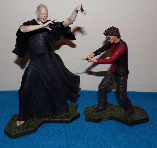 NECA HARRY POTTER & Lord Voldemort Goblet Of Fire Graveyard Duel figure