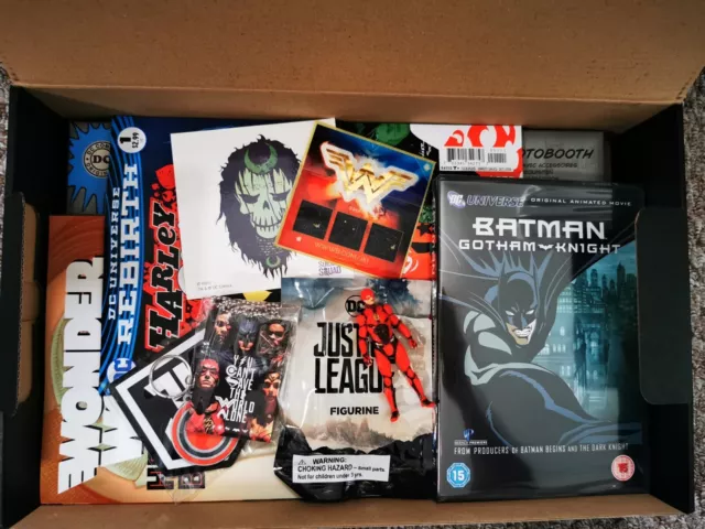 DCEU surprise box! including Superman, Batman and The Flash, Harley Quinn.