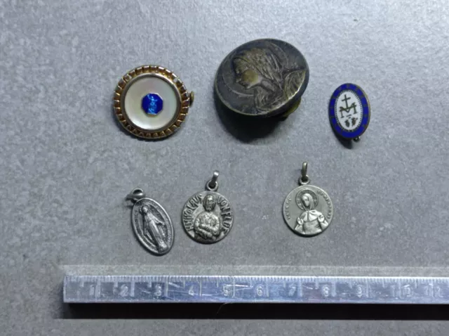 Paket Medaillen Anhänger Broschen Religiös Jesus Christ Marie REF02695J