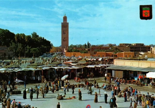 Marrakech - Place Djemaa El Fna et la Koutoubia