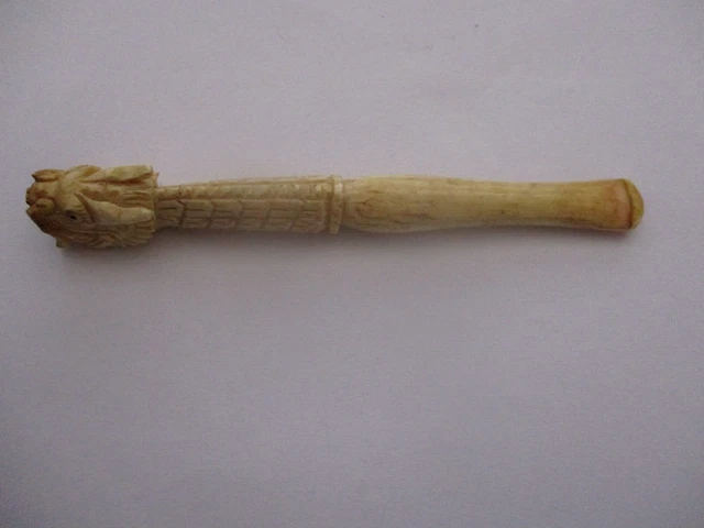 Ancien Fume Cigarette En Os Motif Japonisant Tete De Dragon