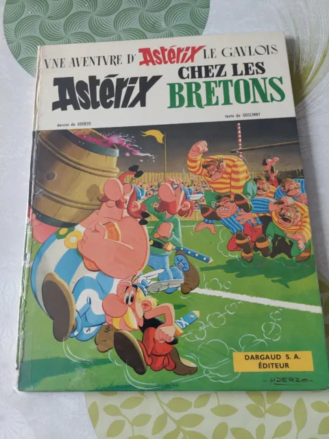 3 Bd Eo - Asterix Chez Les Bretons - Asterix Et Le Chaudron - Le Cadeau De Cesar