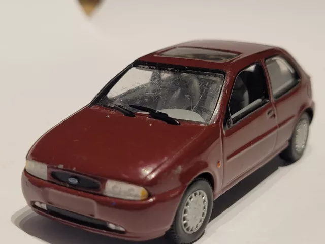 FORD FIESTA MK V Phase 1 3 PORTES 1995 Bordeaux MINICHAMPS 1:43