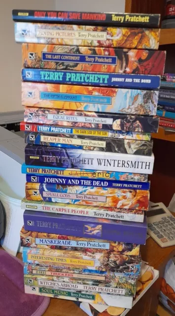 Terry Pratchett Paperback Books - £2 each build your own bundle