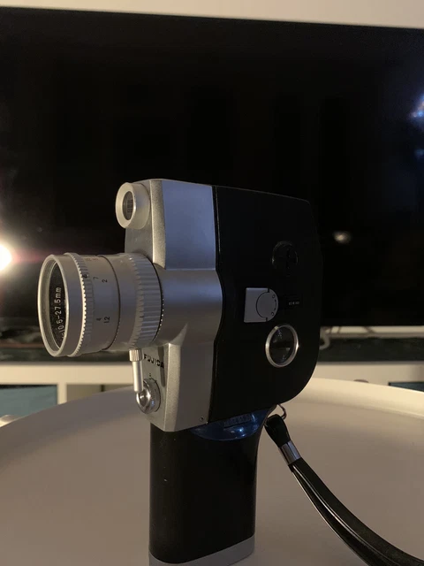 Appareil Photo Argentique Super 8 Avec Illustration Vectorielle Microphone 45127433