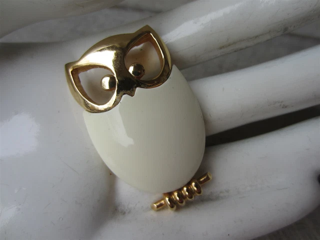 VINTAGE 1970'S ARTIST Series EISENBERG ENAMEL OWL Necklace PENDANT